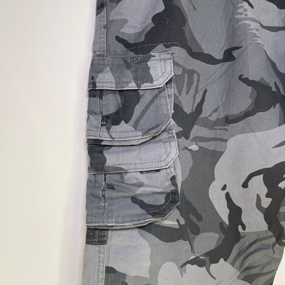 Men's NWT Wrangler Regular Taper Black & Gray Camo Pants - Size 40x30 - Picture 8 of 14